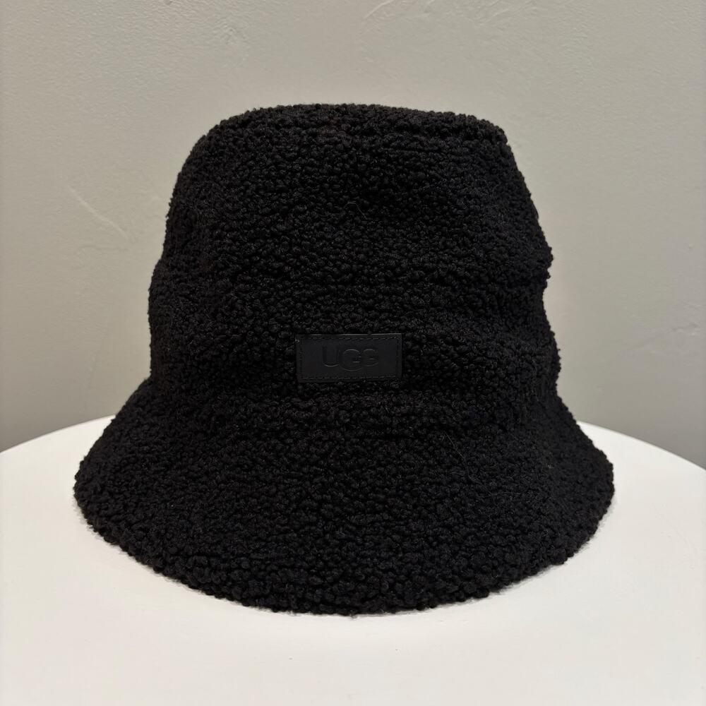 NWT UGG Reversible Faux Fur Sherpa Bucket Hat Black - Size: L / XL - Picture 2 of 8
